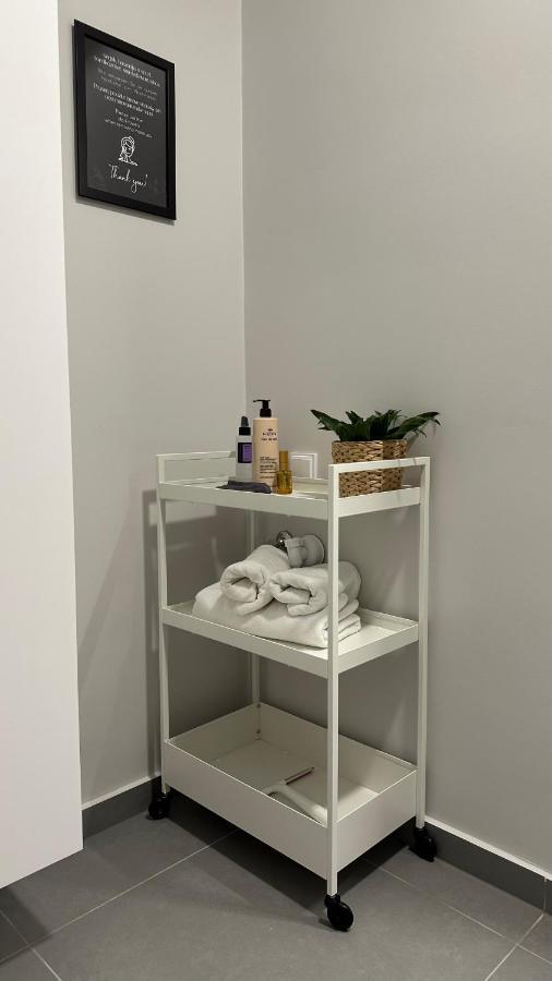 Linden Apartman 002 - Adults Only Mosonmagyaróvár Esterno foto