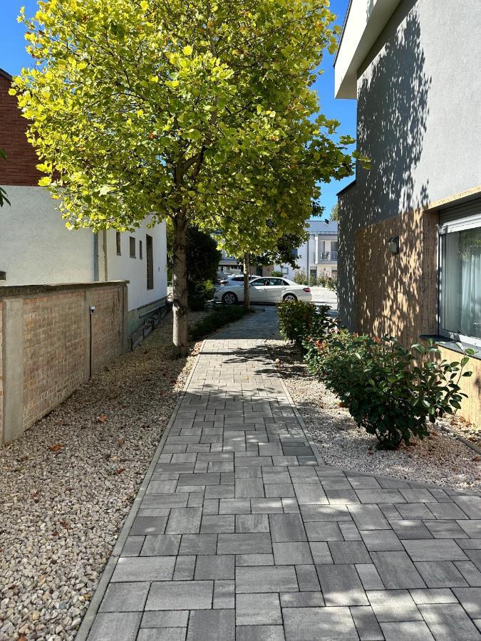 Linden Apartman 002 - Adults Only Mosonmagyaróvár Esterno foto