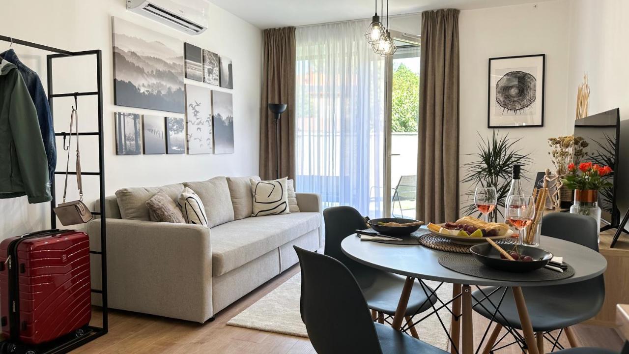Linden Apartman 002 - Adults Only Mosonmagyaróvár Esterno foto