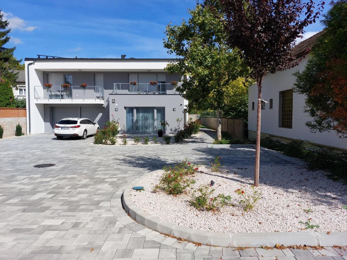 Linden Apartman 002 - Adults Only Mosonmagyaróvár Esterno foto